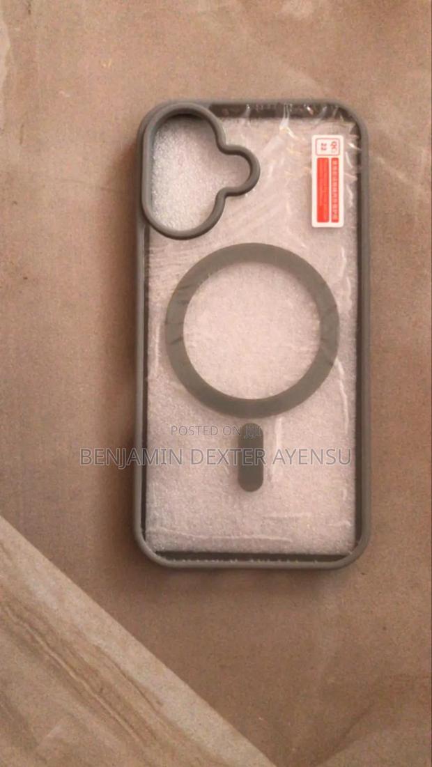 Magnetic Wireless Charging Phone Case for iPhone 16 · Photo 2
