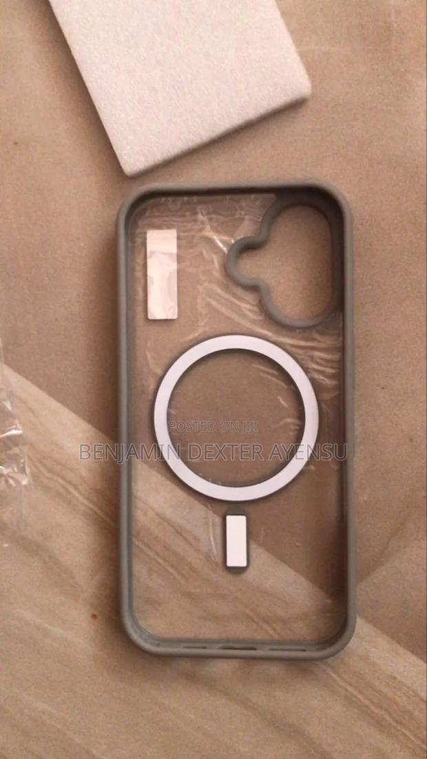 Magnetic Wireless Charging Phone Case for iPhone 16 · Photo 3