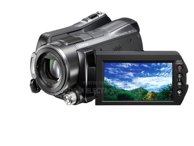 Sony SR11 60GB: Your Pocket-Sized Storage Solution · Photo 1