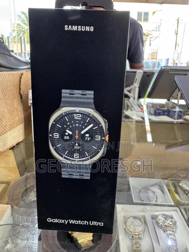 Samsung Galaxy Watch Ultra 47mm LTE Titanium Silver USA · Photo 1