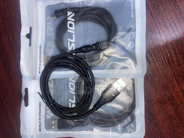 USLION Typce C Braided 180° Rotating Fast Charging Cable · Photo 6