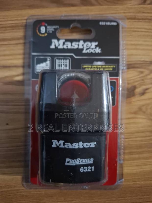 Master Lock Pro Series 6321 · Photo 2
