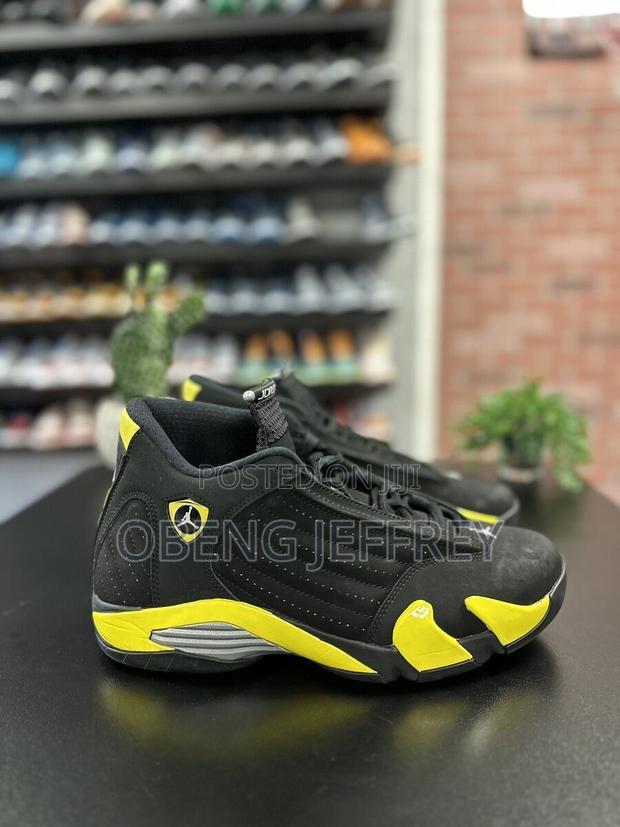 Original Jordan 14 Retro Black/Yellow · Photo 2