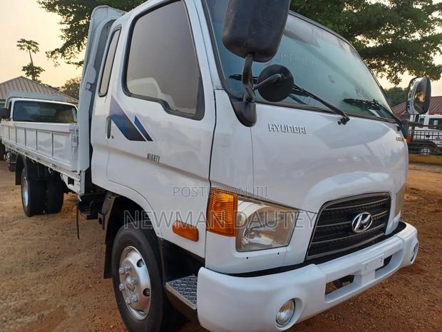 3.5 Hyundai Mighty Truck 6 Holes · Photo 2