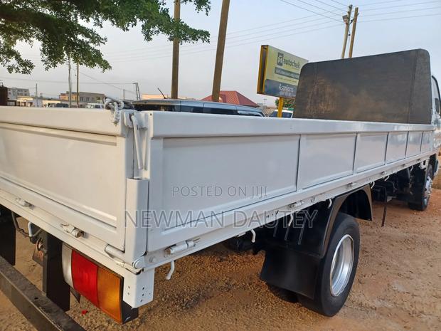 3.5 Hyundai Mighty Truck 6 Holes · Photo 4