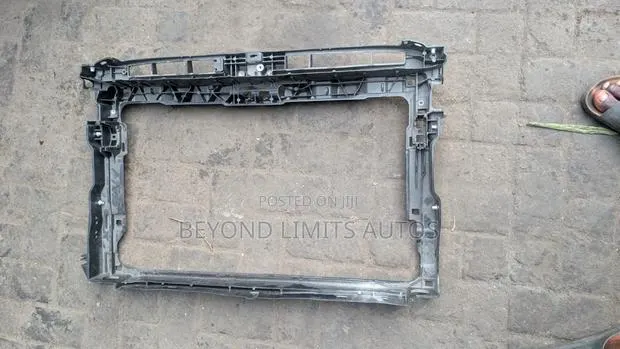 Volkswagen Golf 7 Radiator Support · Photo 1