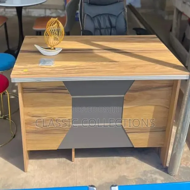 Office Desk · Photo 1