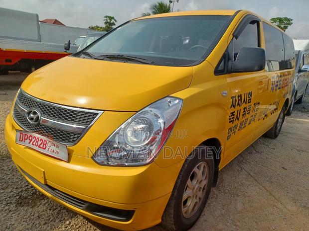 Hyundai Starex 2012 Yellow · Photo 3