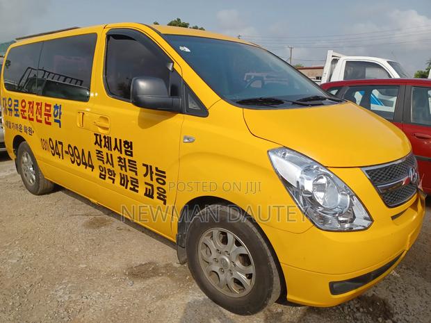 Hyundai Starex 2012 Yellow · Photo 4