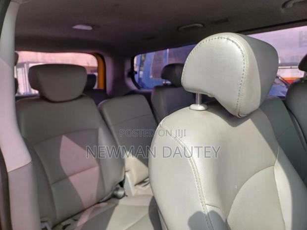 Hyundai Starex 2012 Yellow · Photo 5