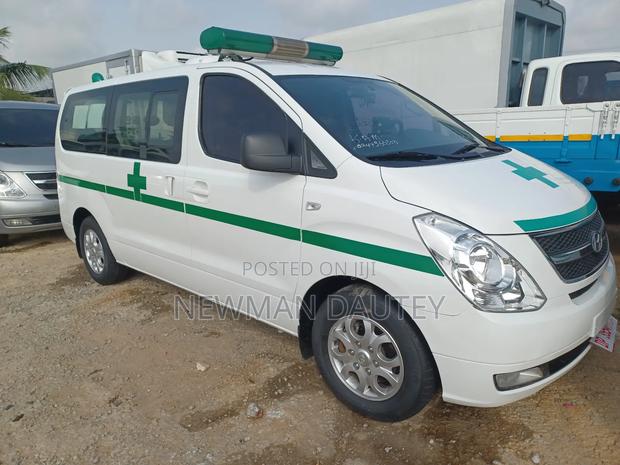 Hyundai Starex 2012 White · Photo 2