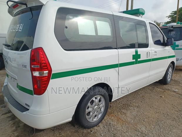 Hyundai Starex 2012 White · Photo 3