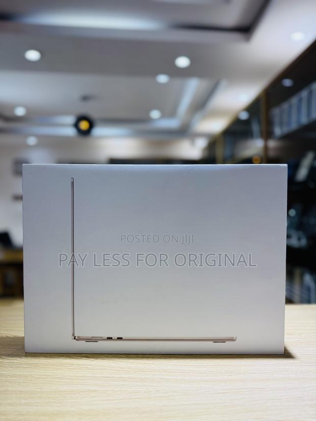 New Laptop Apple MacBook Air 2024 M3 15-inch 8GB Apple M3 SSD 256GB · Photo 1