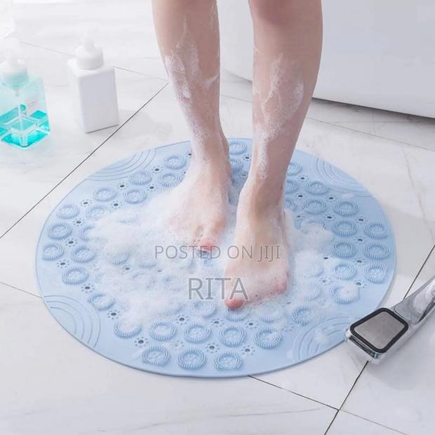 Anti-Slip Bathroom Mat and Massage · Photo 1
