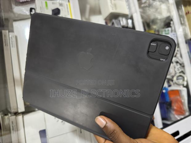 11-Inch Smart Keyboard Folio for iPad Pro /iPad Air · Photo 3