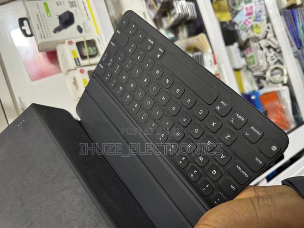 11-Inch Smart Keyboard Folio for iPad Pro /iPad Air · Photo 2