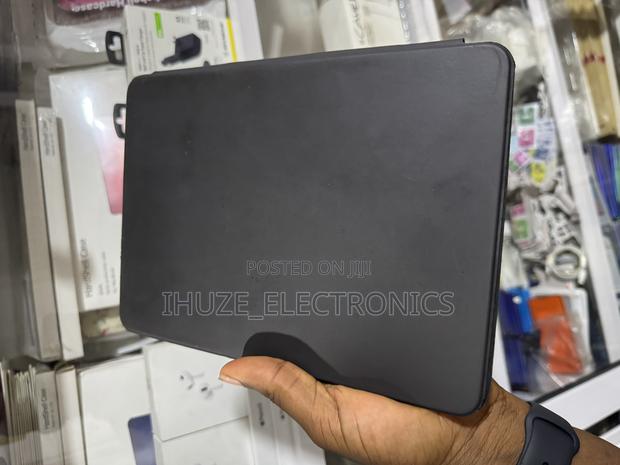 11-Inch Smart Keyboard Folio for iPad Pro /iPad Air · Photo 4