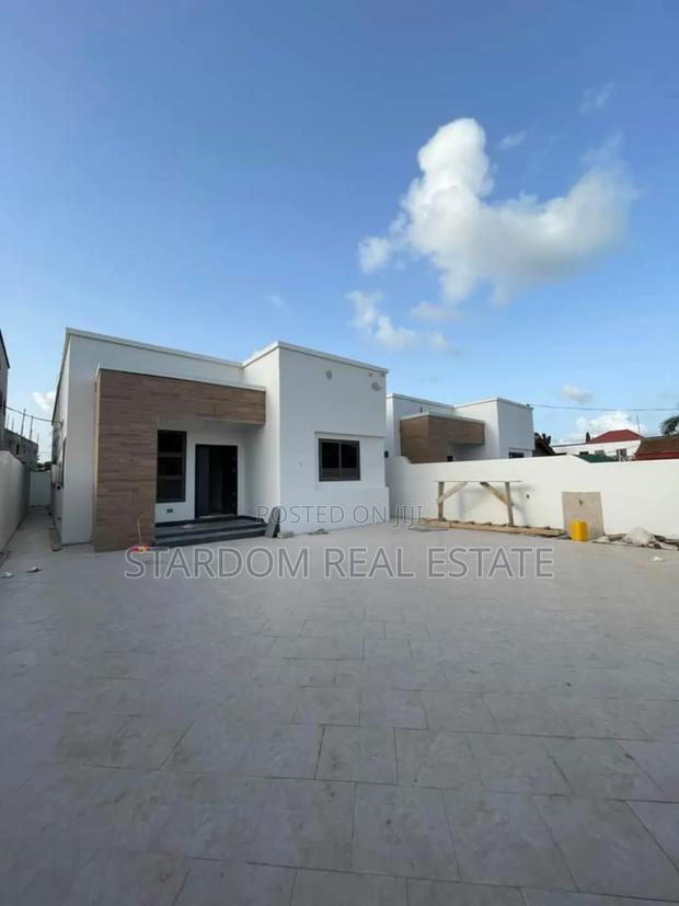 3bdrm Duplex in Com18, Spintex for sale · Photo 1