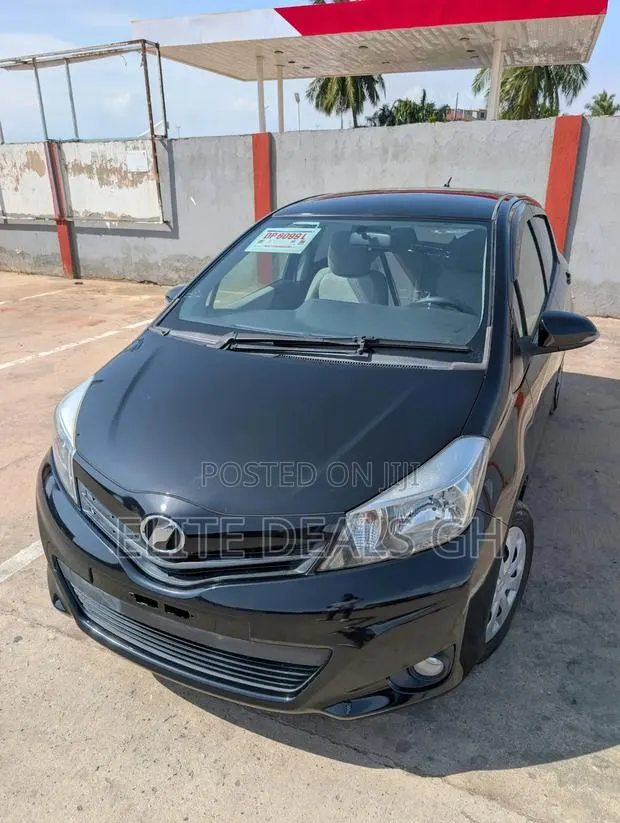 Toyota Vitz 2013 Black · Photo 1
