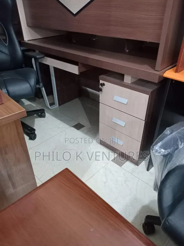 Durable Mini Executive Office Table Furniture · Photo 1