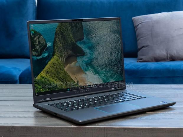 New Laptop Dell Alienware M16 R2 32GB Intel Core Ultra 9 SSD 1T · Photo 3