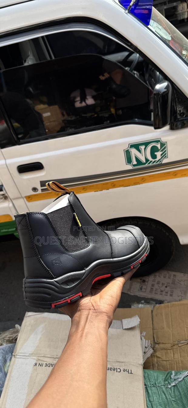 Safetoe Oil and Slip Resistant Boot · Photo 2