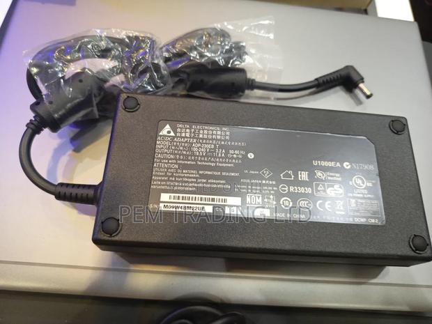Original MSI Charger/Adapter 230w · Photo 1