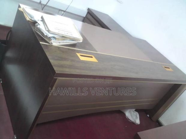 Executive L-Shape Table · Photo 1