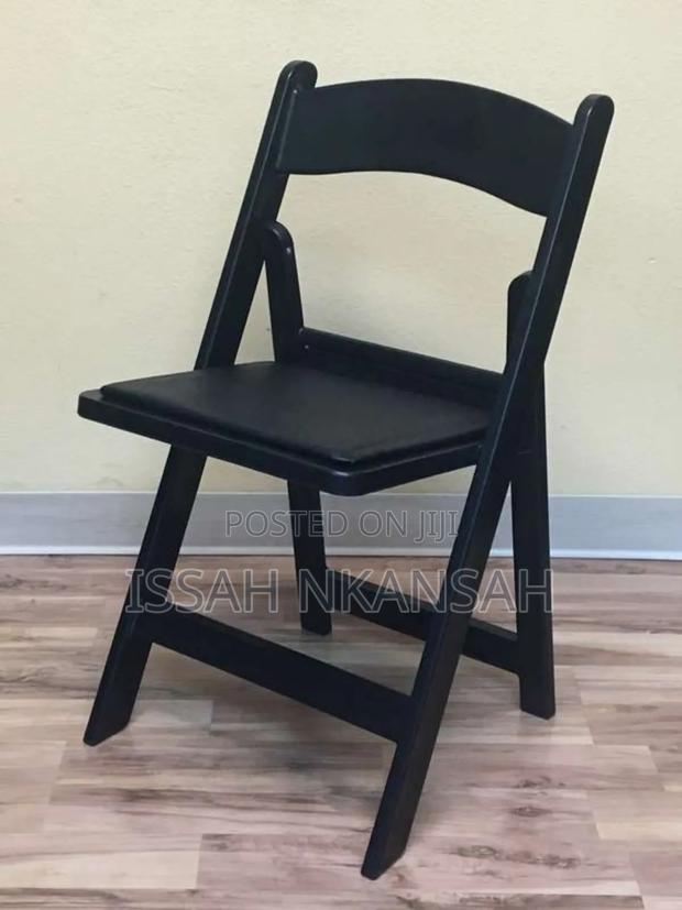 Resin Thick Plastic Chair. · Photo 1