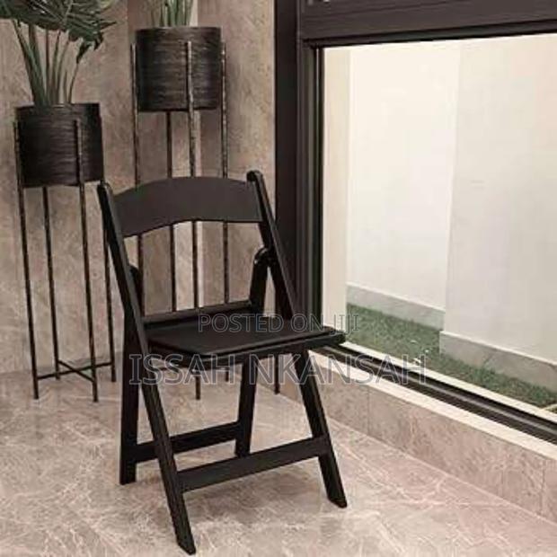 Resin Thick Plastic Chair. · Photo 3