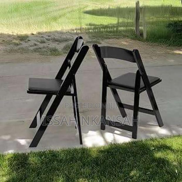 Resin Thick Plastic Chair. · Photo 4
