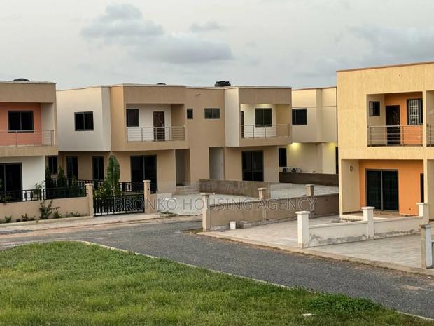 Furnished 2bdrm Townhouse / Terrace in Bronko Housing, Spintex · Photo 1