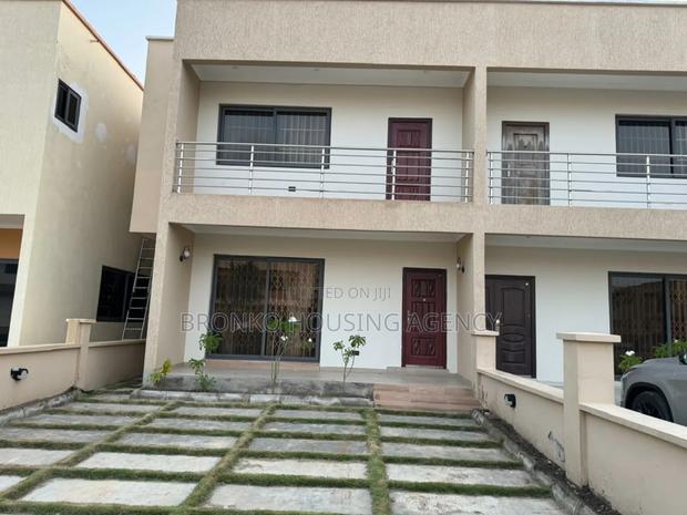 Furnished 2bdrm Townhouse / Terrace in Bronko Housing, Spintex · Photo 2