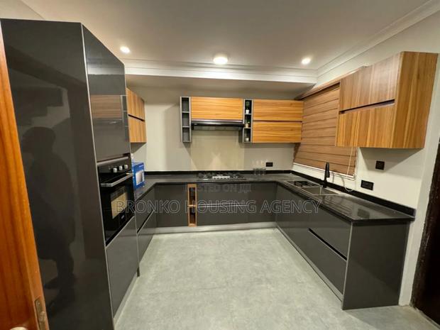 Furnished 2bdrm Townhouse / Terrace in Bronko Housing, Spintex · Photo 7