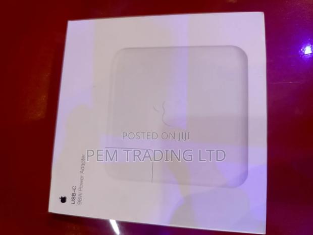 96w Usb-C Power Adapter · Photo 1