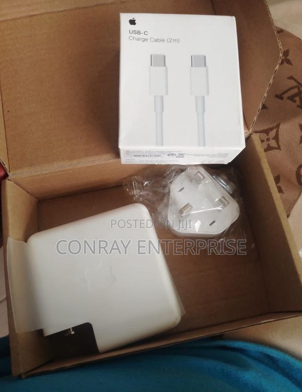 Macbook Type-C Adapter Charger. · Photo 1