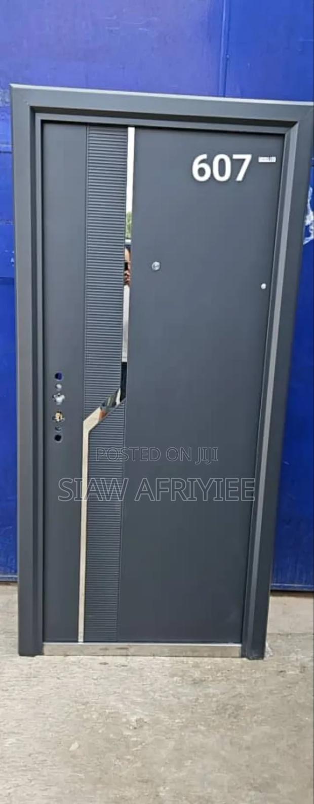 Special Door With Stylish Is Available · Photo 1