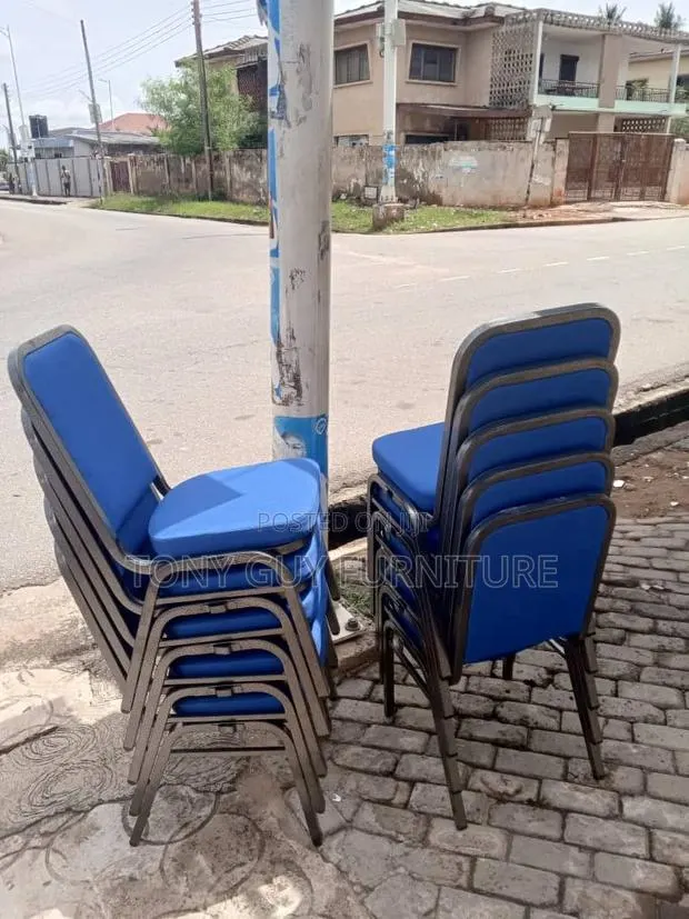 Comfortable Fabric Conference Chair · Photo 1