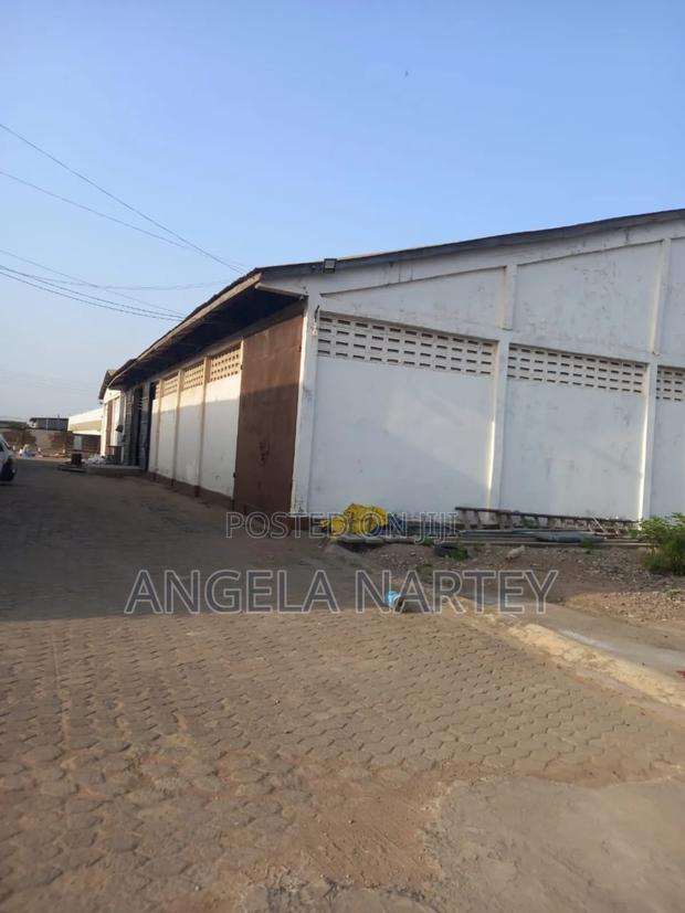 1100 Square Meter Warehouse for Sale in Tema · Photo 3