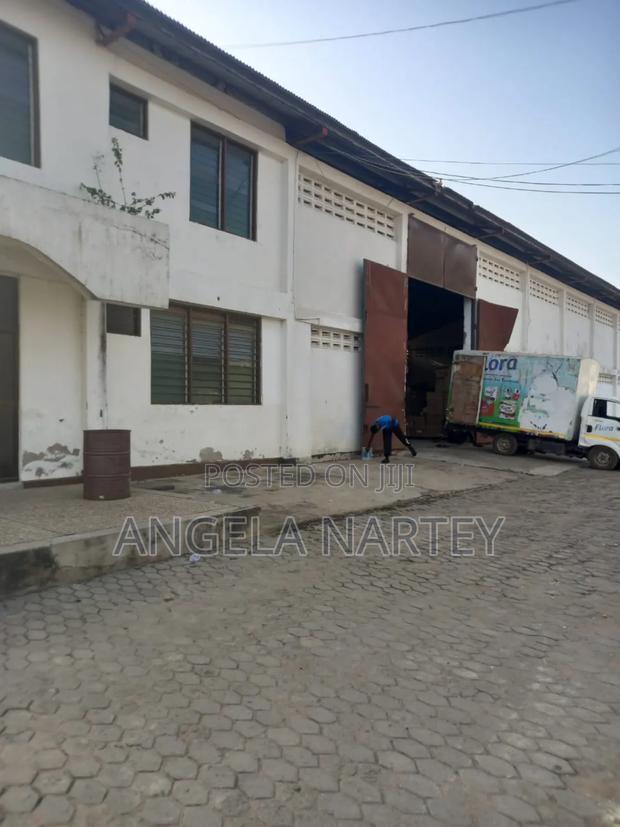 1100 Square Meter Warehouse for Sale in Tema · Photo 4
