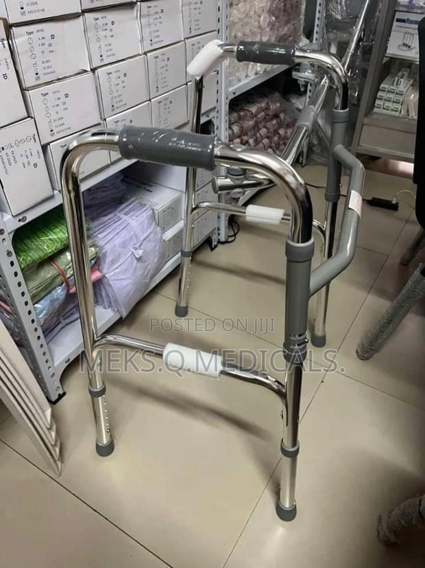 Walker Without Wheels ( Zimmer Frame) · Photo 2