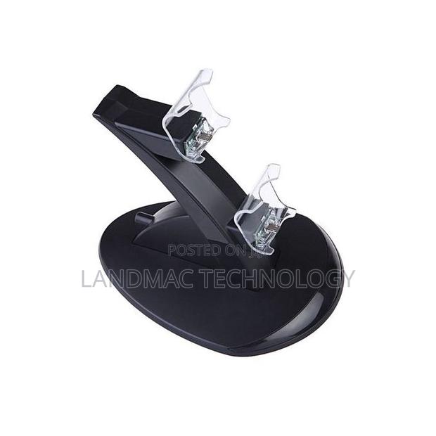 Dual USB Charging Stand for PS5 · Photo 2