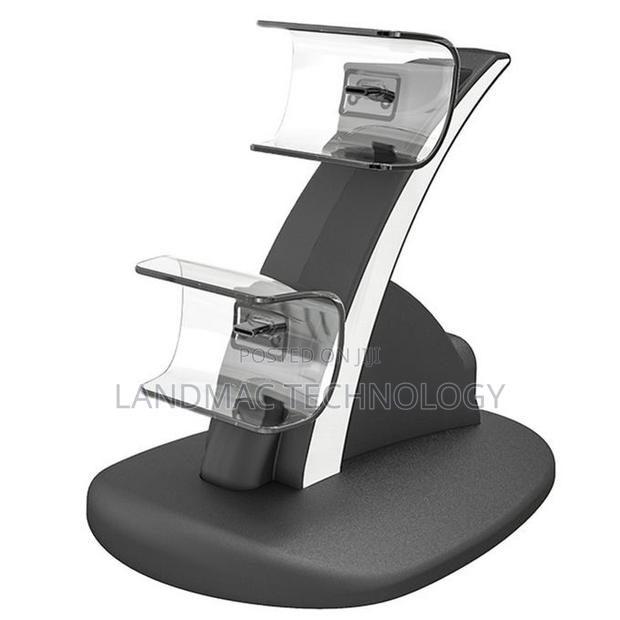 Dual USB Charging Stand for PS5 · Photo 1