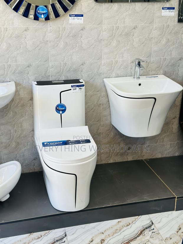 One Piece Water Closet and Basin Set_ Black and White Wc Set · Photo 5