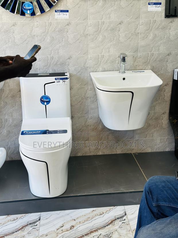 One Piece Water Closet and Basin Set_ Black and White Wc Set · Photo 2
