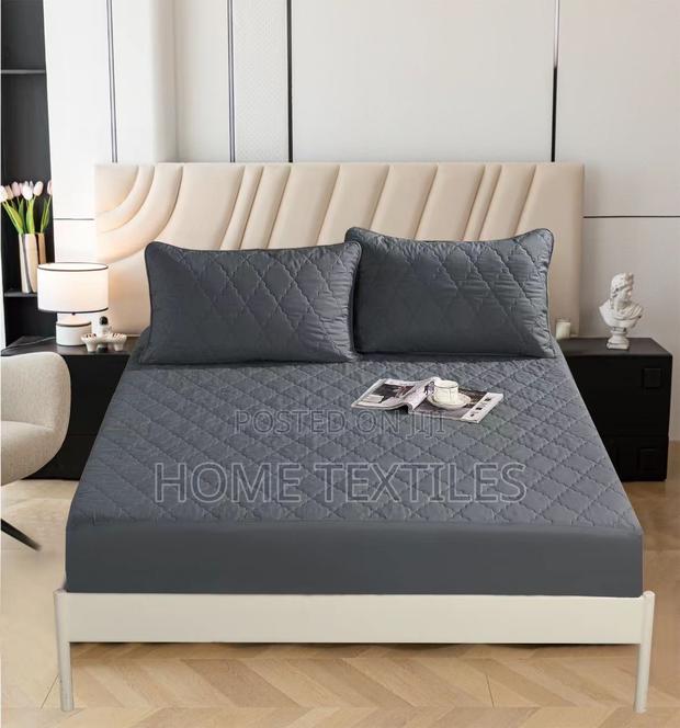 Charcoal Grey Mattress Protector for King and Queen Size Bed · Photo 1