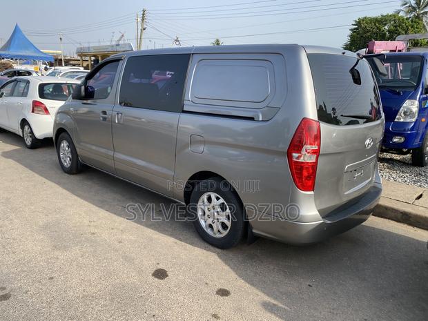 Hyundai Starex 2014 Silver · Photo 3
