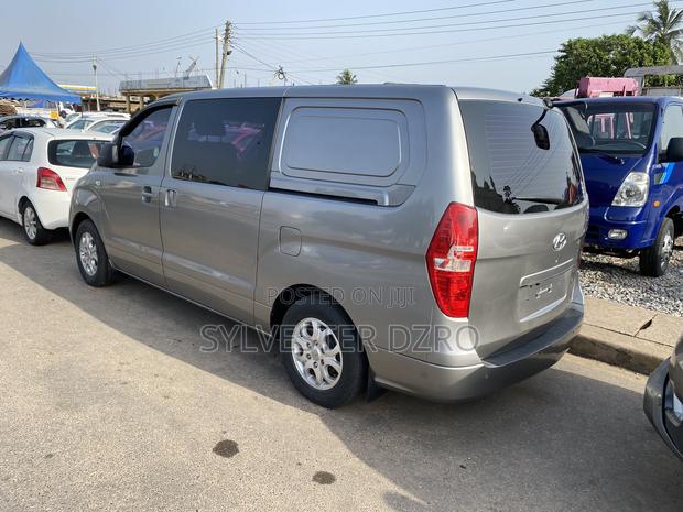 Hyundai Starex 2014 Silver · Photo 4