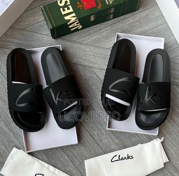High Quality Unisex Slippers/Slides · Photo 2