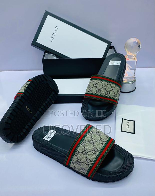 High Quality Unisex Slippers/Slides · Photo 3